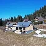 1111 With Sauna & Hot Tub *