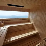 1111 With Sauna & Hot Tub