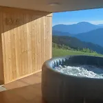 1111 With Sauna & Hot Tub *
